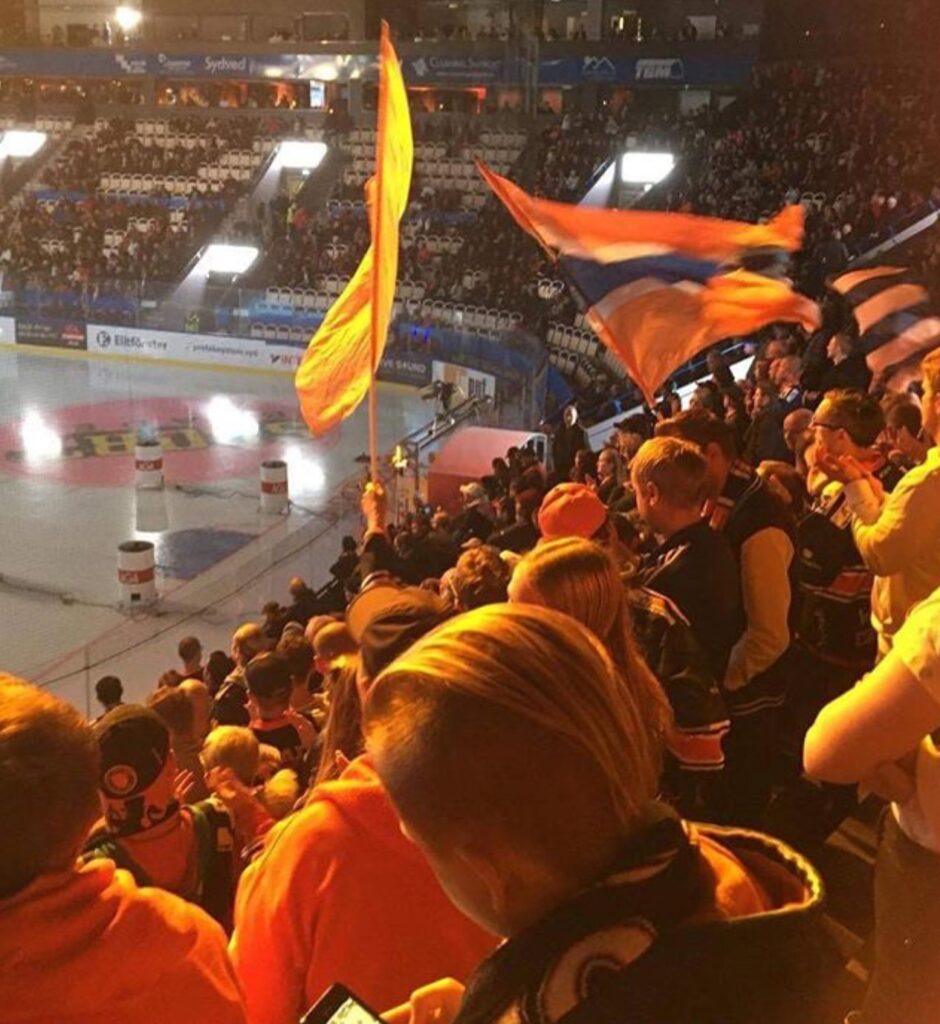 Första bortaresan med hockeybussen