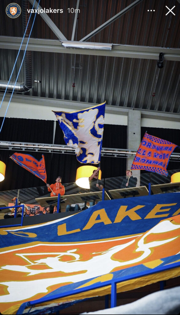 Lakejer! Se matchvärmning och matchstart på plats i Vida Arena på måndag 10 maj